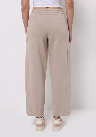 صورة من بيج للنساء بنطال رياضي