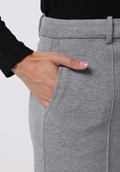 اعرض التفاصيل لـ رمادي للنساء بنطال رياضي