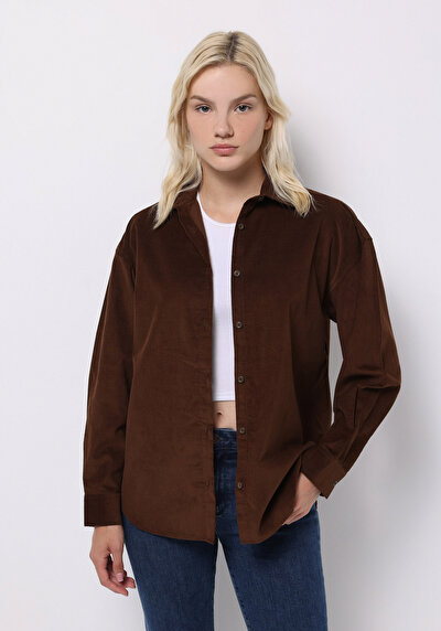 صورة من بني للنساء قميص  كم طويل