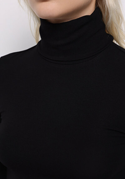 صورة من أسود للنساء تي شيرت كم طويل