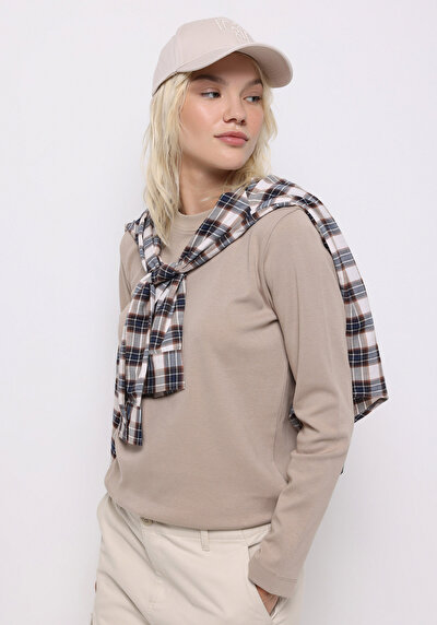 صورة من بيج للنساء تي شيرت كم طويل