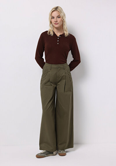 صورة من كاكي للنساء بناطيل