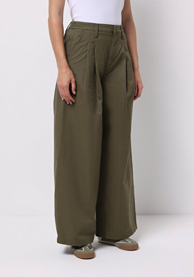 صورة من كاكي للنساء بناطيل