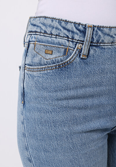 اعرض التفاصيل لـ أزرق للنساء بناطيل