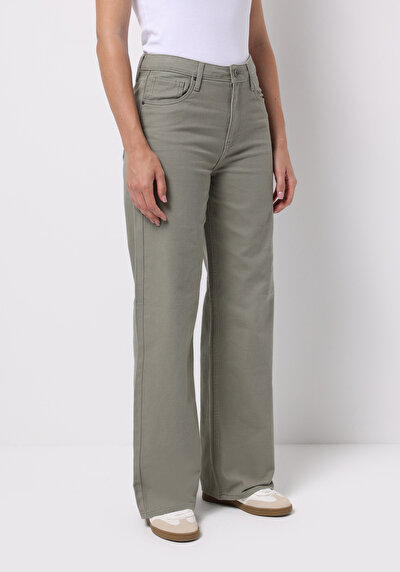 صورة من كاكي للنساء بناطيل