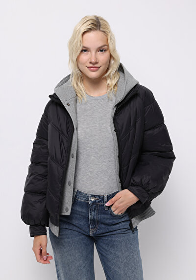 صورة من أسود للنساء جاكيت