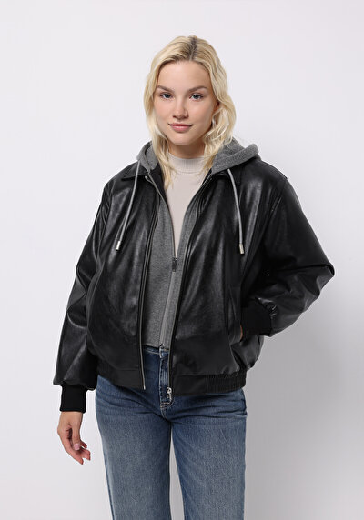 صورة من أسود للنساء جاكيت جلد