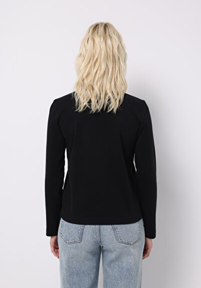 صورة من أسود للنساء تي شيرت كم طويل