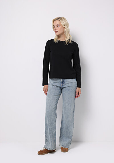 صورة من أسود للنساء تي شيرت كم طويل