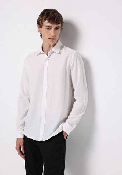 صورة من أبيض للرجال قميص  كم طويل