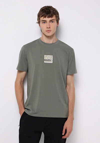 صورة من أخضر للرجال تي شيرت بأكمام قصيرة