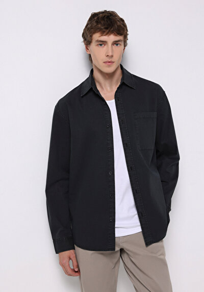 صورة من أسود للرجال قميص  كم طويل