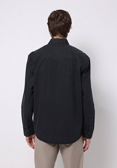 صورة من أسود للرجال قميص كم طويل