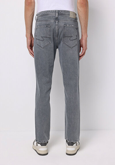 صورة من أزرق فاتح للرجال بناطيل