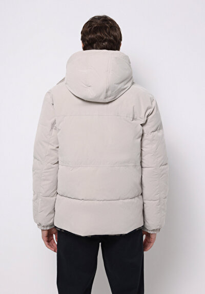 صورة من بيج فاتح للرجال جاكيت