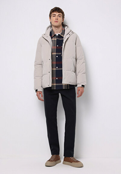 صورة من بيج فاتح للرجال جاكيت