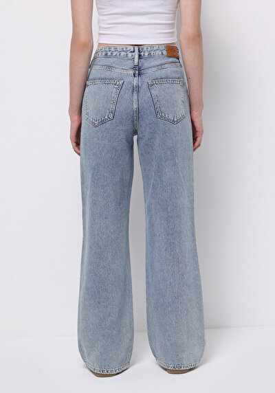 صورة من أزرق للنساء بناطيل