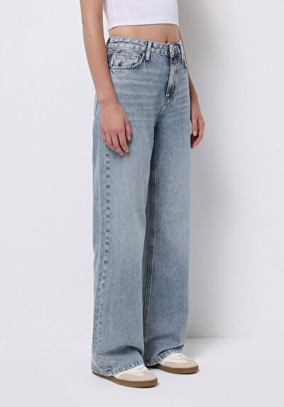 صورة من أزرق للنساء بناطيل