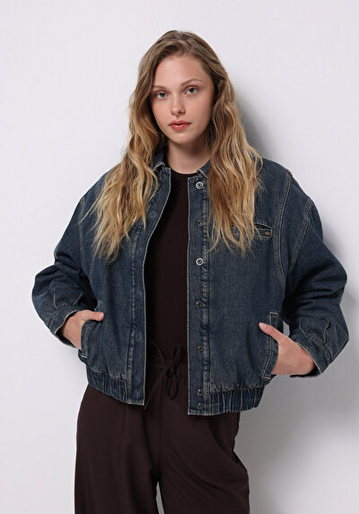 صورة من أزرق للنساء جاكيت سترة