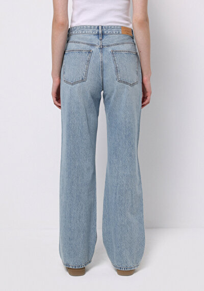 صورة من أزرق للنساء بناطيل