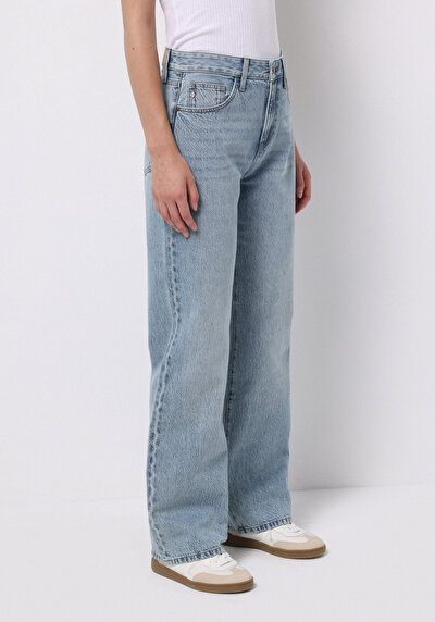 صورة من أزرق للنساء بناطيل