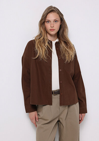 صورة من بني للنساء قميص  كم طويل