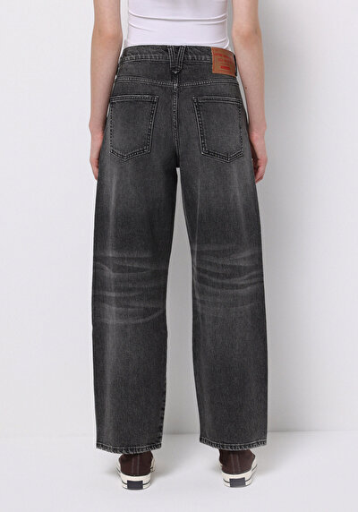 صورة من أسود للنساء بناطيل