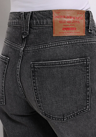 اعرض التفاصيل لـ أسود للنساء بناطيل