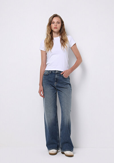 صورة من دينيم للنساء بناطيل