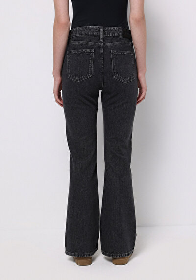 اعرض التفاصيل لـ أسود للنساء بناطيل