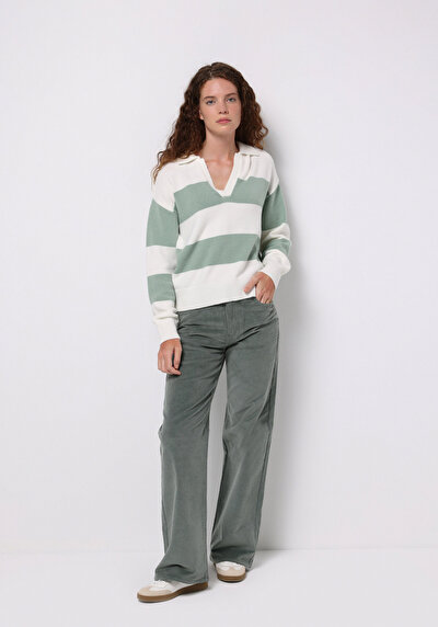 صورة من أخضر للنساء بناطيل