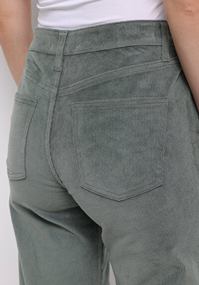 اعرض التفاصيل لـ أخضر للنساء بناطيل