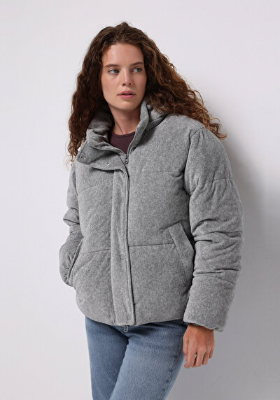 صورة من رمادي للنساء جاكيت