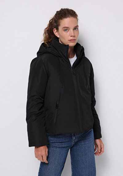 صورة من أسود للنساء جاكيت