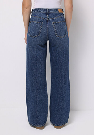 صورة من أزرق للنساء بناطيل