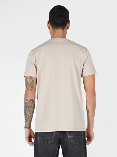 صورة من بيج للرجال تي شيرت بأكمام قصيرة