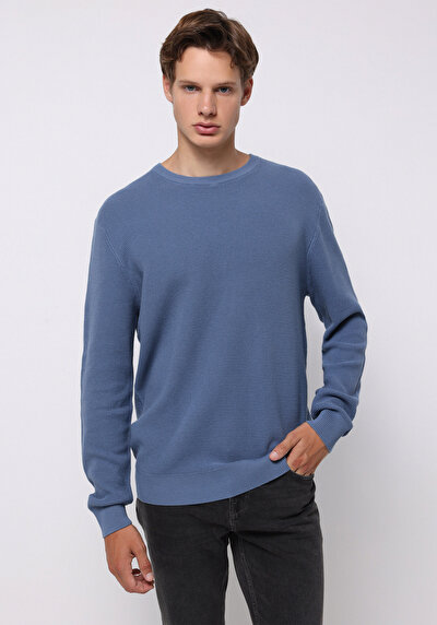 صورة من أزرق للرجال بلوفر