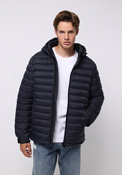 صورة من أزرق بحري للرجال جاكيت