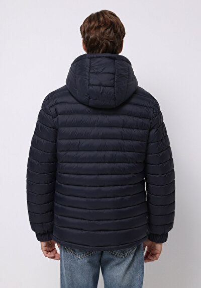 صورة من أزرق بحري للرجال جاكيت