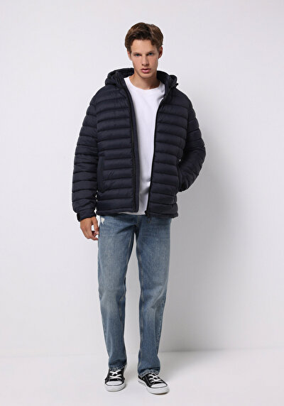 صورة من أزرق بحري للرجال جاكيت