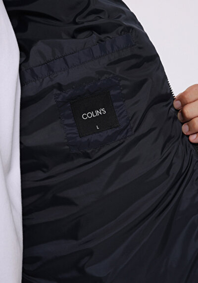 صورة من أزرق بحري للرجال جاكيت