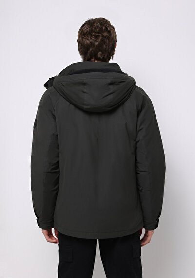 صورة من كاكي للرجال جاكيت