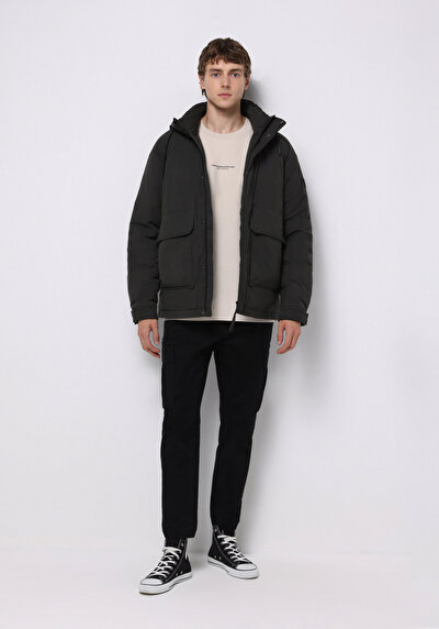 صورة من كاكي للرجال جاكيت