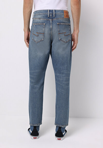 صورة من أزرق للرجال بناطيل