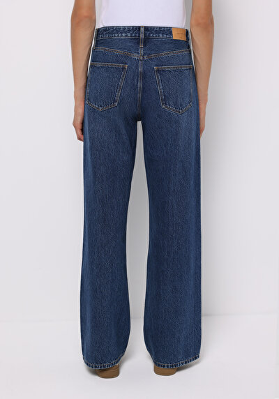 صورة من أزرق داكن للنساء بناطيل