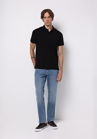 صورة من أزرق فاتح للرجال بناطيل