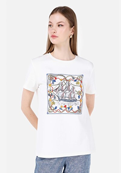 صورة من   رقبة مستديرة مطبوعة نسائية أبيض قصيرة أكمام تي شيرت