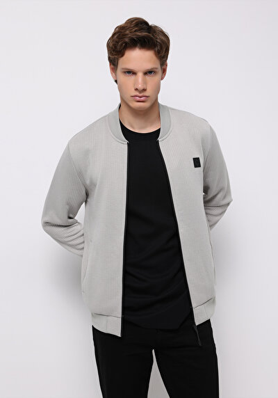 صورة من رمادي للرجال جاكيت سترة