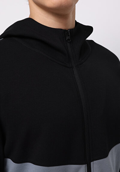 صورة من أسود للرجال بلوز