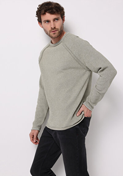 صورة من أخضر للرجال بلوفر